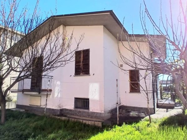 casa indipendente in vendita a Stradella in zona Montebruciato