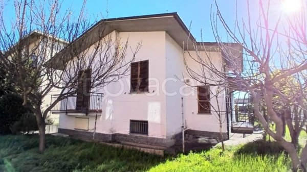 casa indipendente in vendita a Stradella in zona Montebruciato