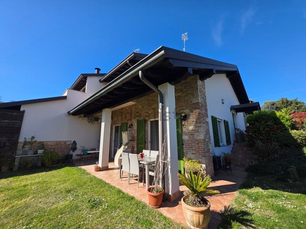 casa indipendente in vendita a Stradella in zona Casa Berni