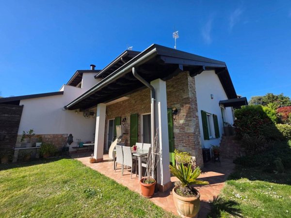 casa indipendente in vendita a Stradella in zona Casa Berni
