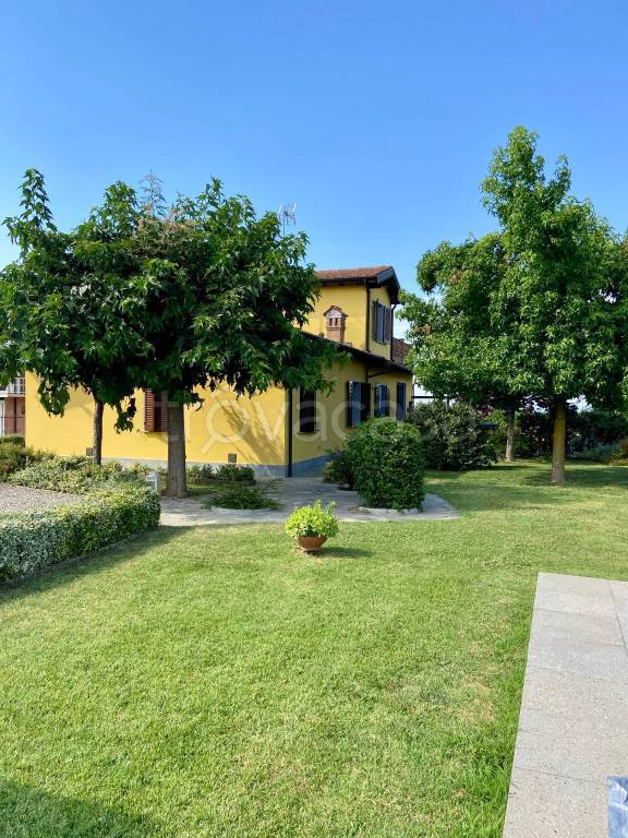 casa indipendente in vendita a Stradella in zona Casamassimini