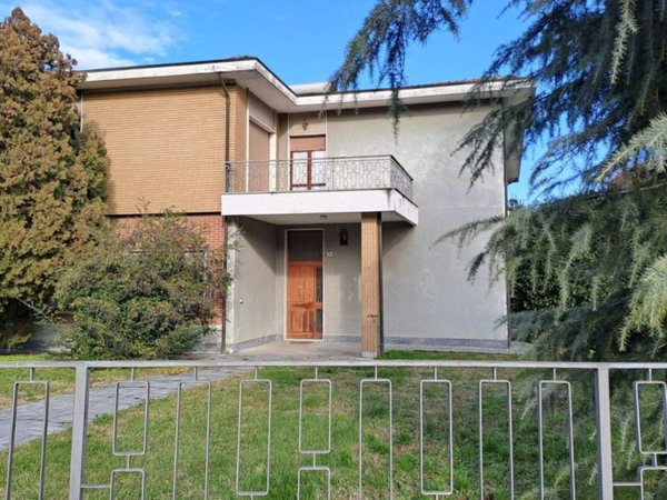 casa indipendente in vendita a Stradella in zona Montebruciato