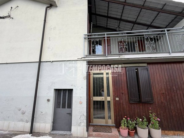 casa indipendente in vendita a Stradella in zona Montebruciato