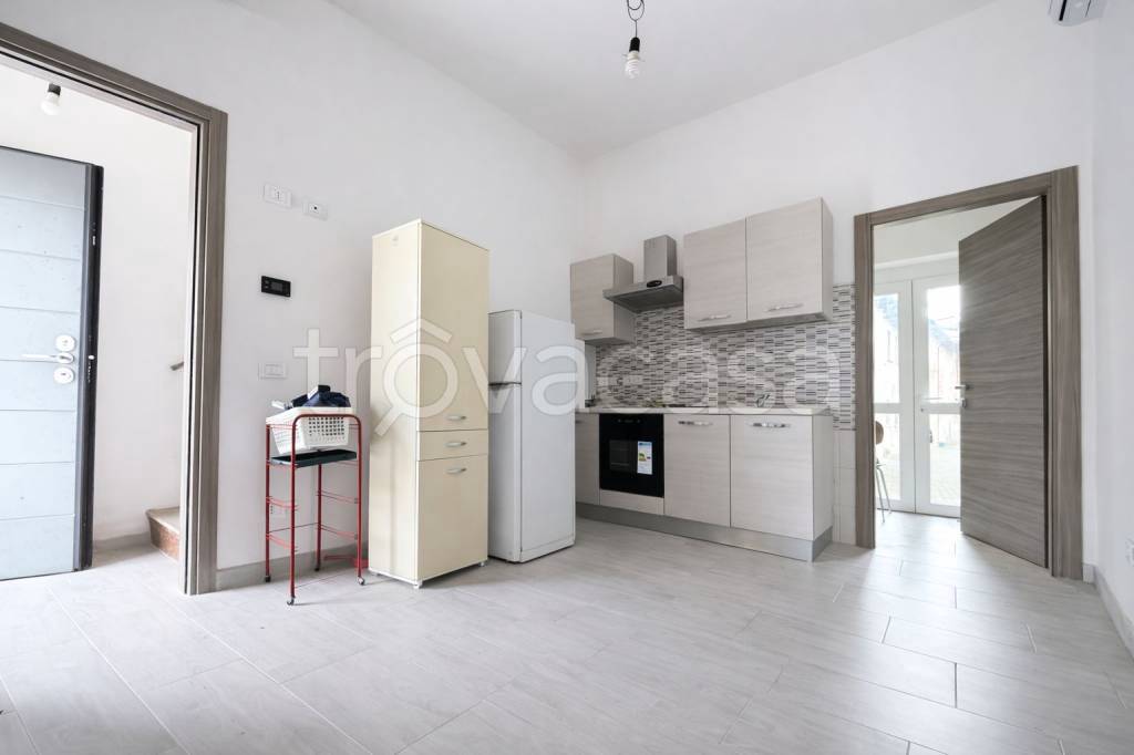 casa indipendente in vendita a Stradella in zona Montebruciato