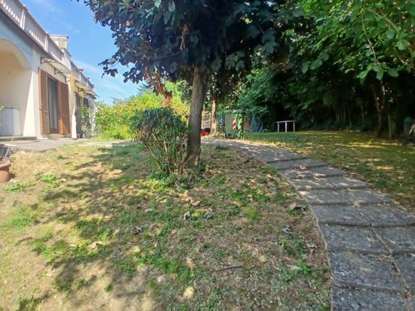 casa indipendente in vendita a Stradella in zona Montebruciato