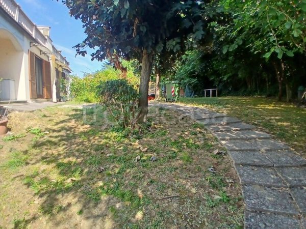 casa indipendente in vendita a Stradella in zona Montebruciato