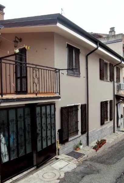 casa semindipendente in vendita a Stradella in zona Montebruciato