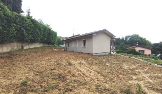 casa indipendente in vendita a Stradella in zona Montebruciato