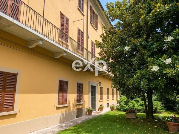 casa indipendente in vendita a Stradella in zona Montebruciato
