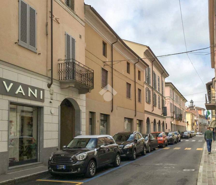 appartamento in vendita a Stradella in zona Montebruciato
