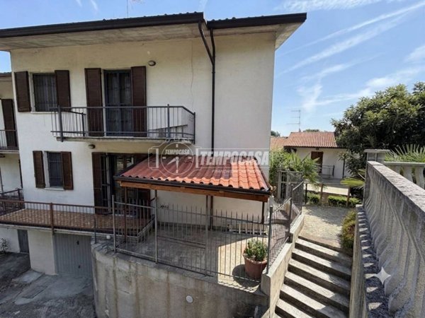 casa indipendente in vendita a Stradella in zona Montebruciato