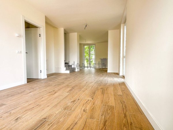 casa indipendente in vendita a Stradella in zona Montebruciato