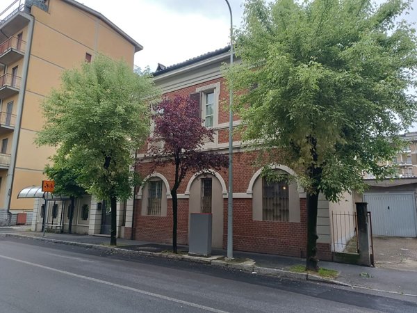 casa indipendente in vendita a Stradella in zona Montebruciato