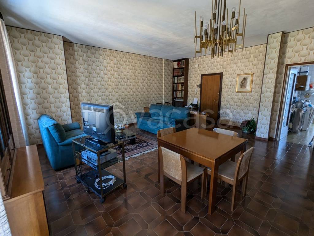appartamento in vendita a Stradella in zona Montebruciato
