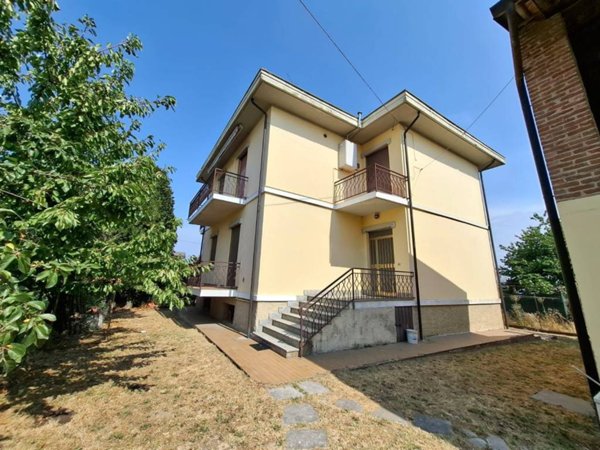 casa indipendente in vendita a Stradella