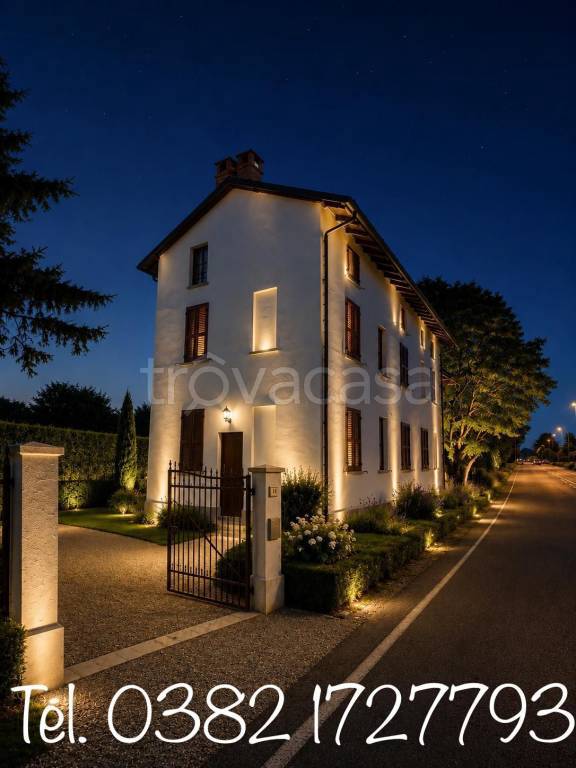casa indipendente in vendita a Stradella in zona Montebruciato