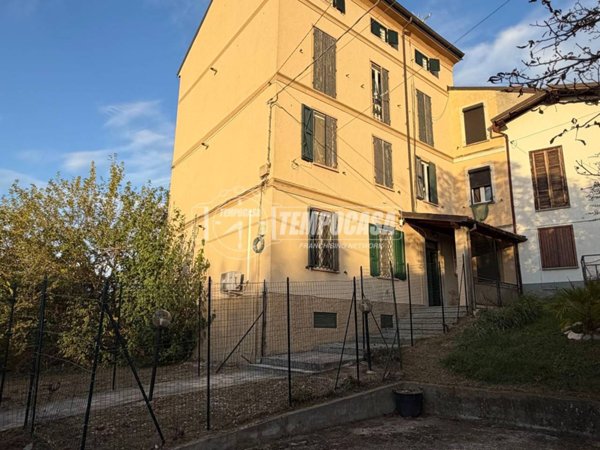 appartamento in vendita a Stradella in zona Casamassimini