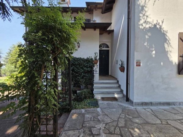 casa indipendente in vendita a Stradella