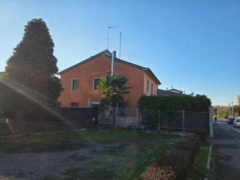 casa indipendente in vendita a Stradella in zona Montebruciato