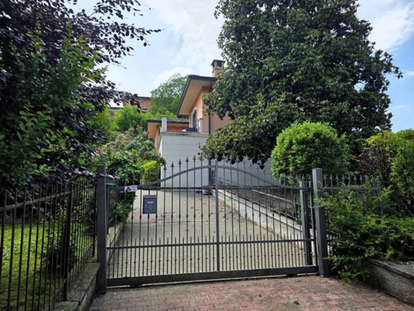 casa indipendente in vendita a Stradella in zona Montebruciato
