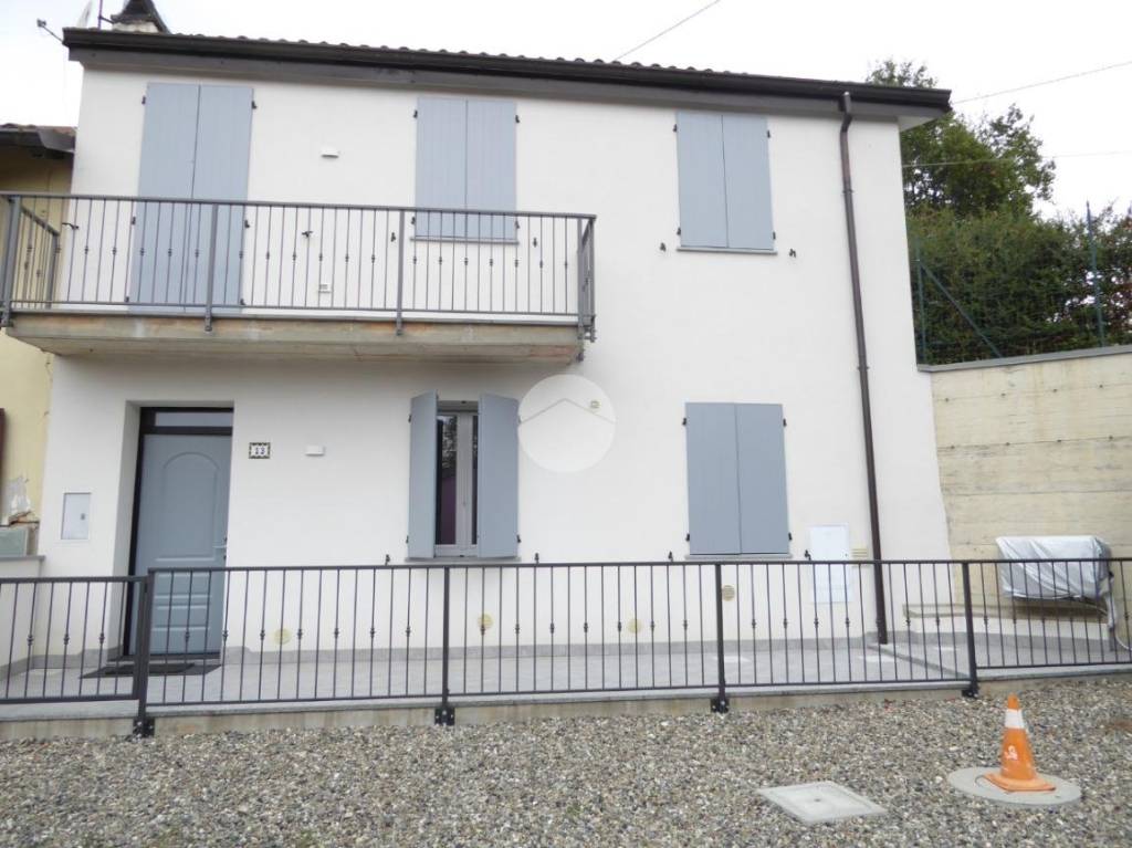 casa indipendente in vendita a Stradella in zona Cassinello
