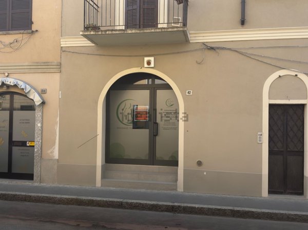 locale commerciale in vendita a Stradella in zona Montebruciato