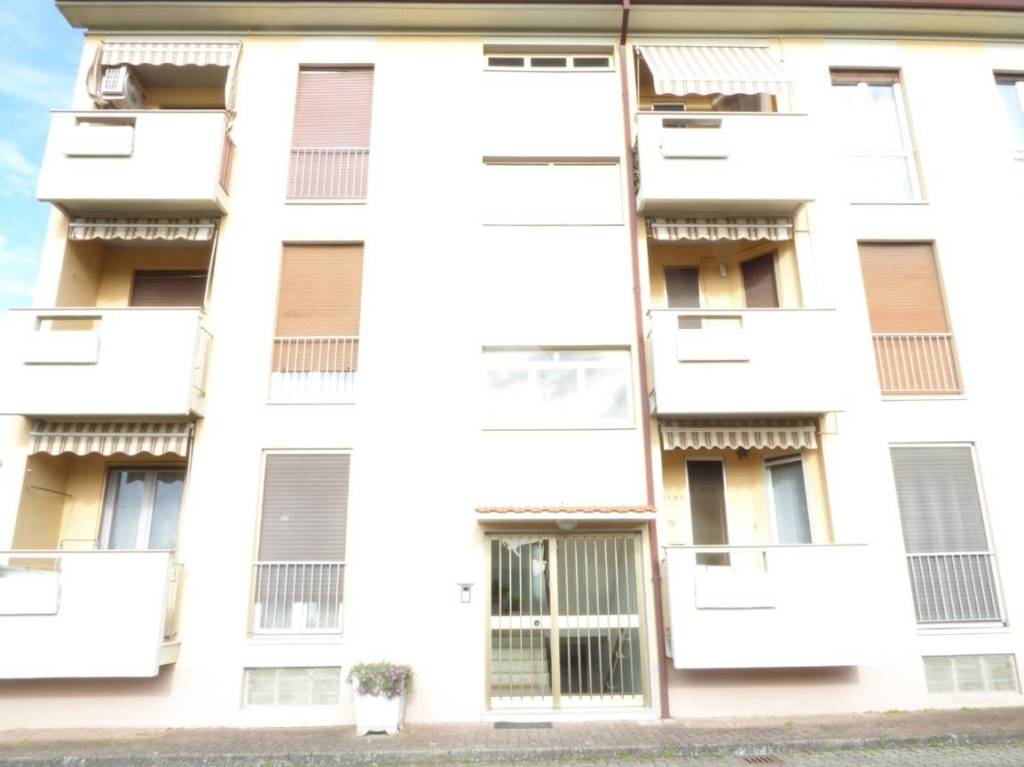 appartamento in vendita a Stradella in zona Montebruciato
