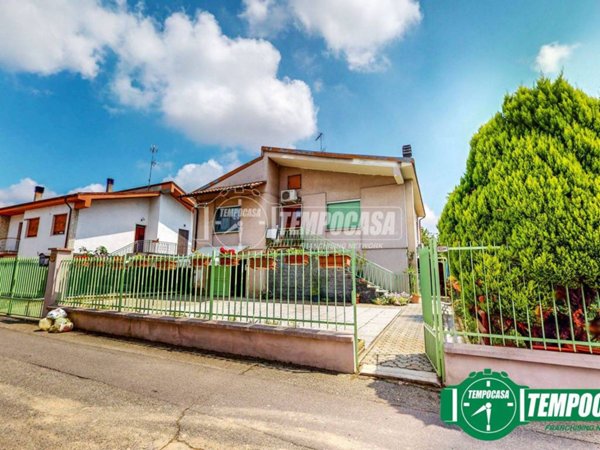 casa indipendente in vendita a Suardi