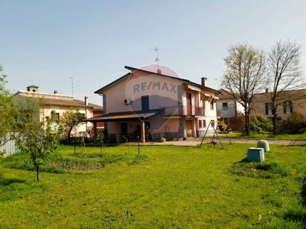 casa indipendente in vendita a Suardi