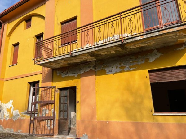 casa indipendente in vendita a Torre Beretti e Castellaro