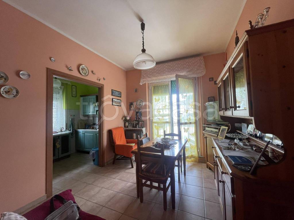 casa indipendente in vendita a Torre Beretti e Castellaro