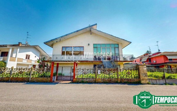 casa indipendente in vendita a Torre Beretti e Castellaro