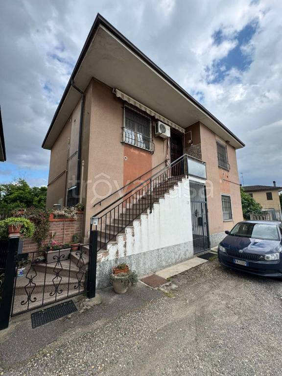 casa indipendente in vendita a Torre Beretti e Castellaro in zona Torre Beretti