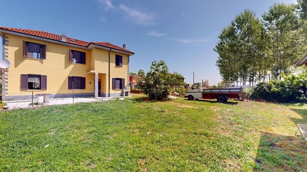 casa indipendente in vendita a Torre Beretti e Castellaro in zona Torre Beretti