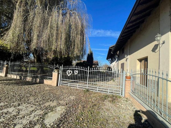 intera palazzina in vendita a Torre Beretti e Castellaro