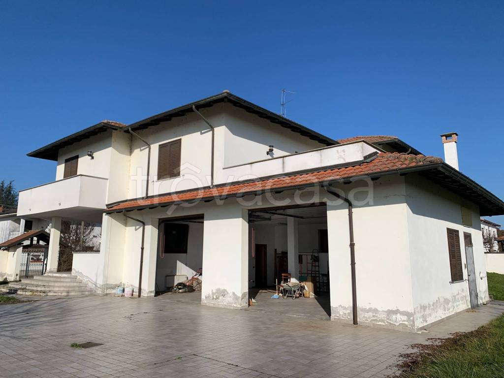casa indipendente in vendita a Torre Beretti e Castellaro in zona Torre Beretti