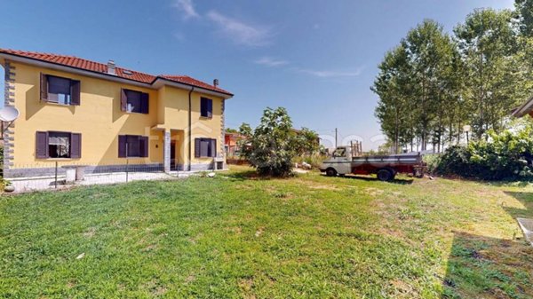 casa indipendente in vendita a Torre Beretti e Castellaro