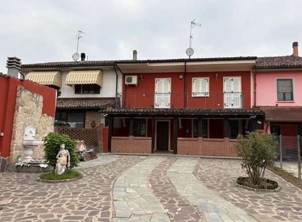 casa indipendente in vendita a Torre Beretti e Castellaro