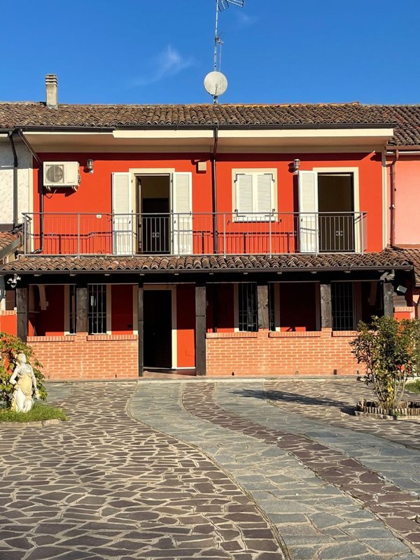 casa indipendente in vendita a Torre Beretti e Castellaro