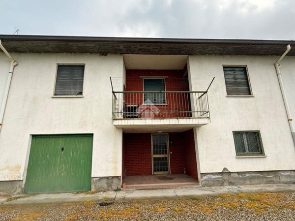 appartamento in vendita a Torre Beretti e Castellaro in zona Torre Beretti