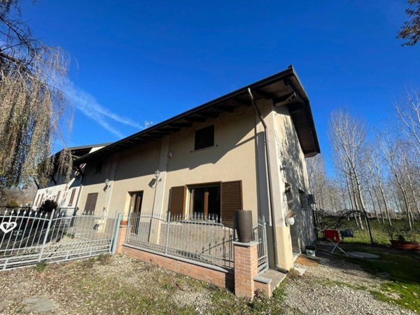 intera palazzina in vendita a Torre Beretti e Castellaro
