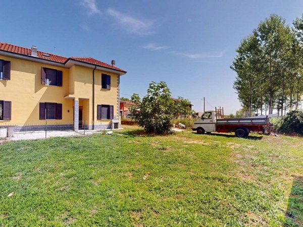 casa indipendente in vendita a Torre Beretti e Castellaro in zona Torre Beretti