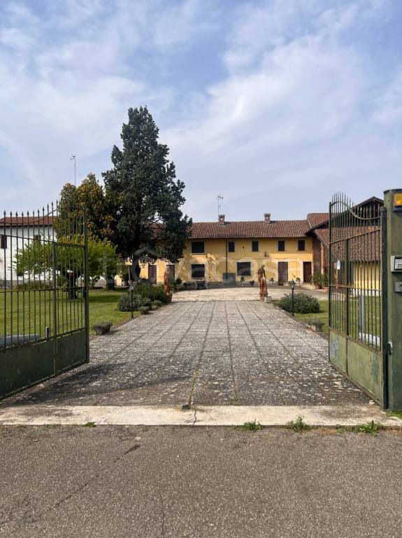 casa indipendente in vendita a Torre Beretti e Castellaro