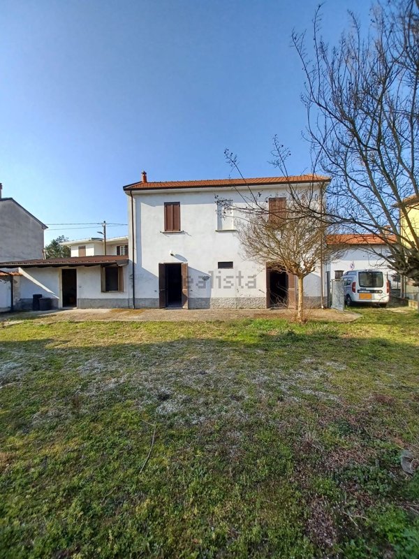 casa indipendente in vendita a Torre Beretti e Castellaro in zona Torre Beretti
