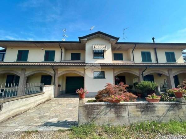 casa indipendente in vendita a Torre Beretti e Castellaro in zona Torre Beretti