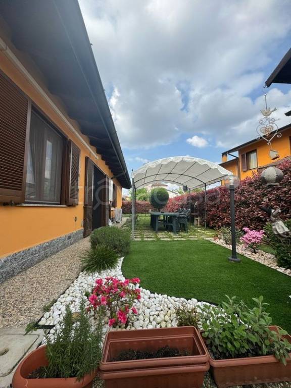 casa indipendente in vendita a Torre d'Arese