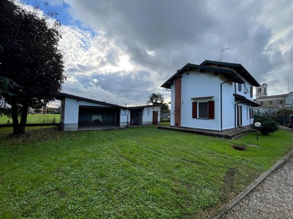 casa indipendente in vendita a Torre d'Arese
