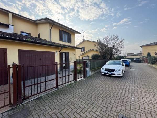 casa indipendente in vendita a Torre d'Arese