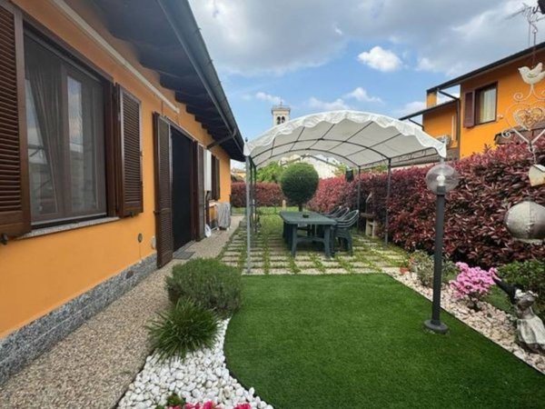 casa indipendente in vendita a Torre d'Arese