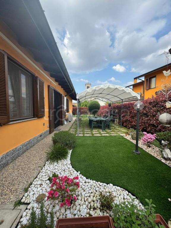 casa indipendente in vendita a Torre d'Arese